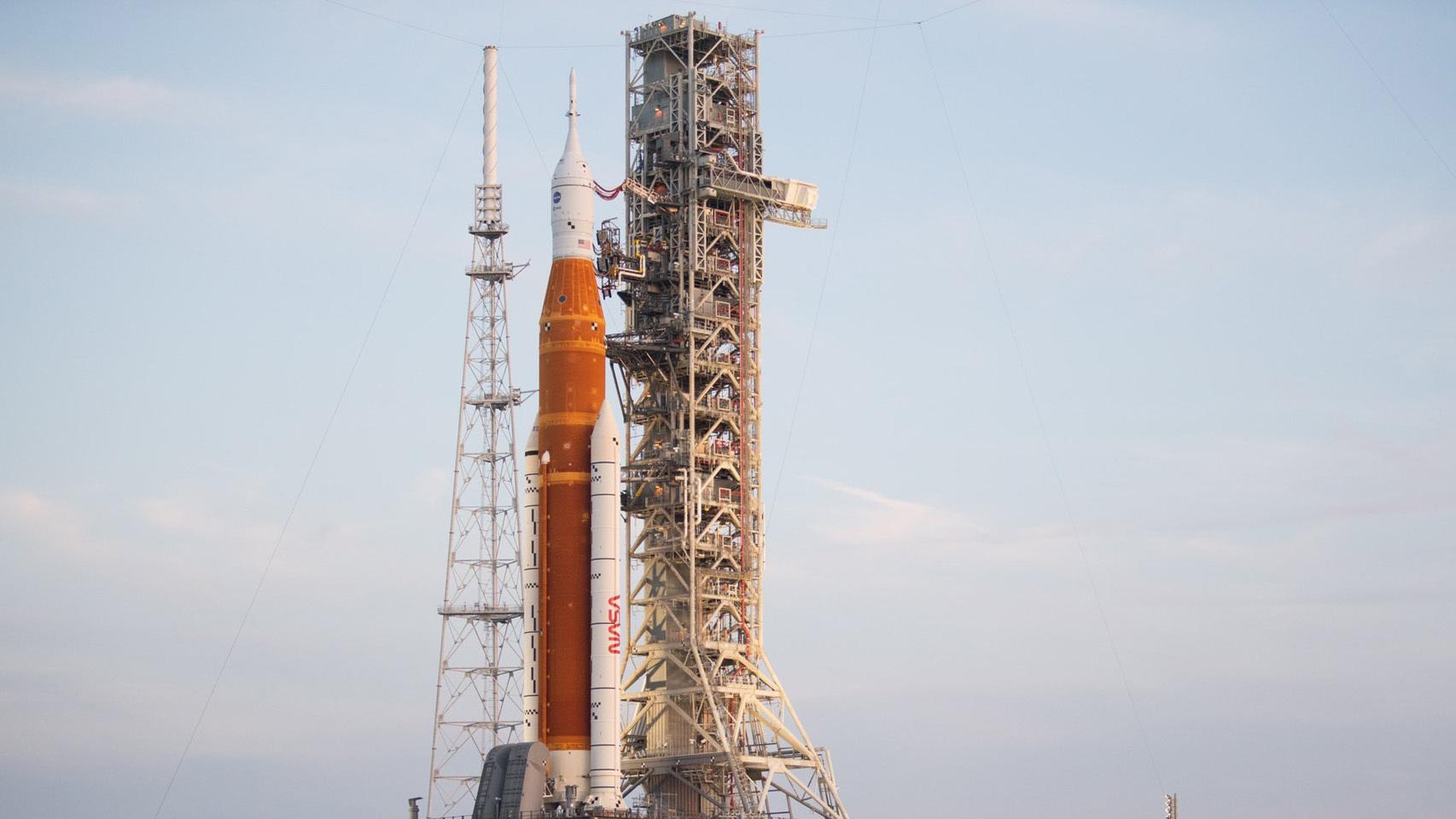 SLS en la plataforma de lanzamiento 39B.