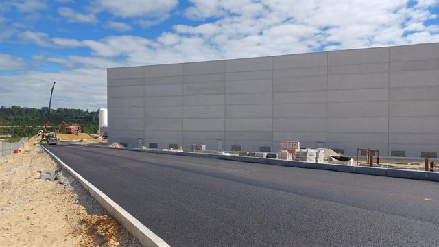 Obras de construcción de la fábrica de conservas Albo.