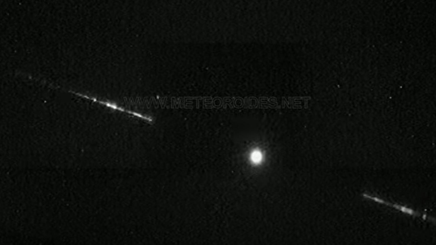 Fotografía de la bola de fuego sobrevolando el Mediterráneo