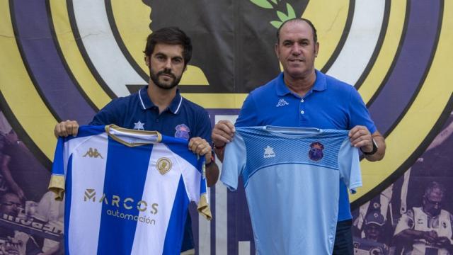 La firma entre ambos clubes, escenificada este viernes.