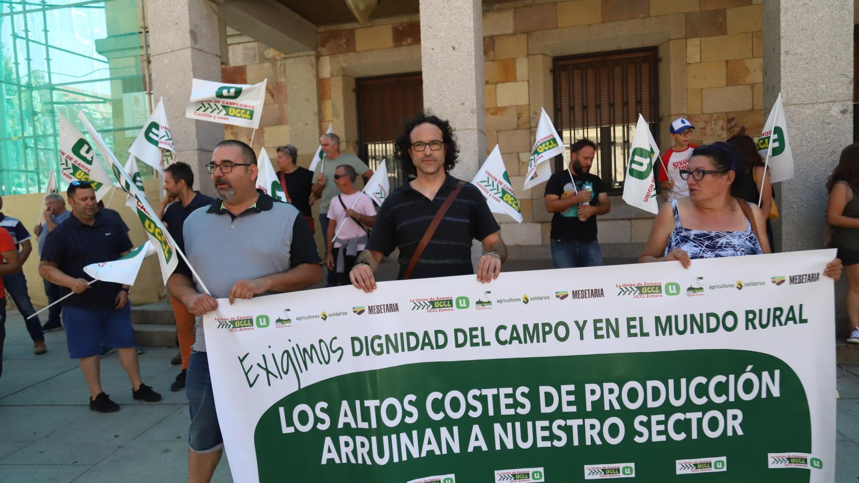 Manifestación de UCCL para incentivar la producción agraria y ganadera