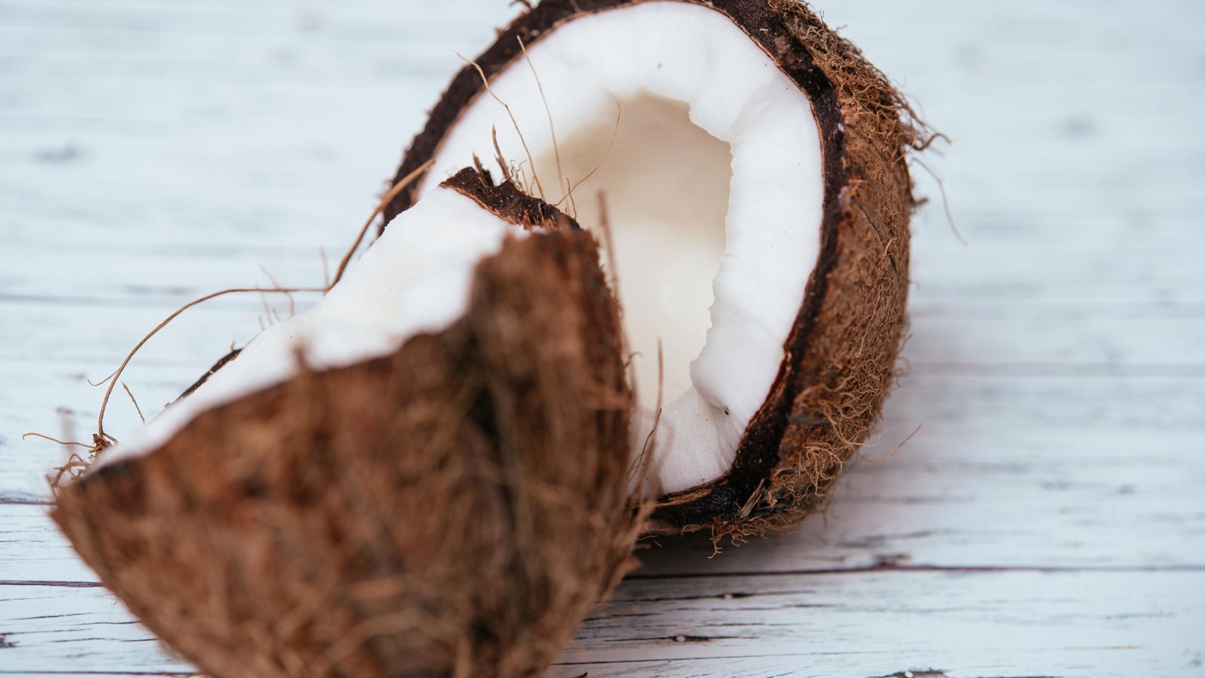 Coco, el alimento tropical para incorporar a la rutina de belleza diaria