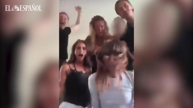 Sanna Marin, primera ministra de Finlandia, en una fiesta