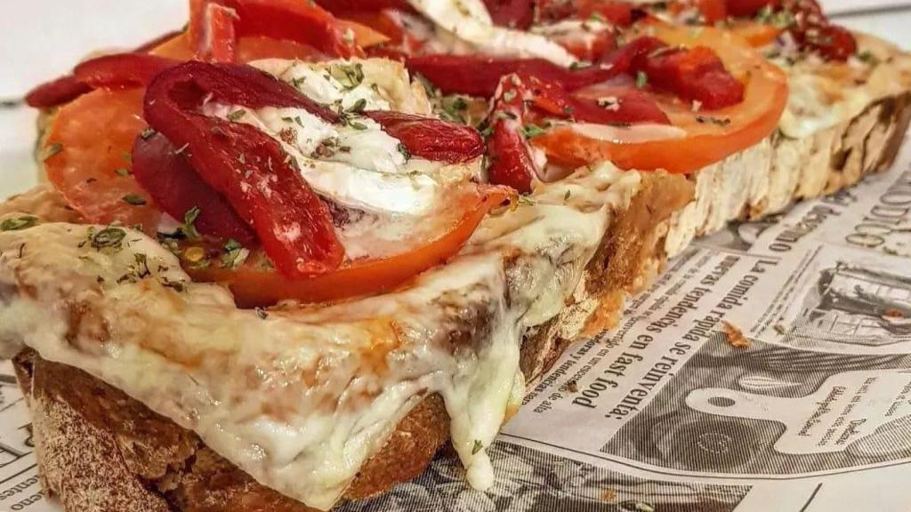 Tosta en El de Manolín en A Coruña.