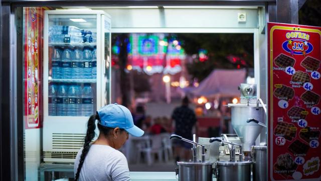 Fotogalería | La otra cara de la fiesta: así es la trastienda de la Feria de Málaga