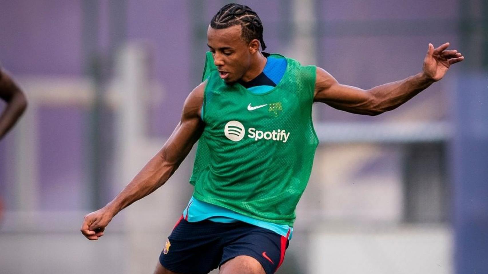 Jules Koundé, en un entrenamiento del FC Barcelona