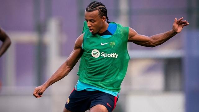 Jules Koundé, en un entrenamiento del FC Barcelona