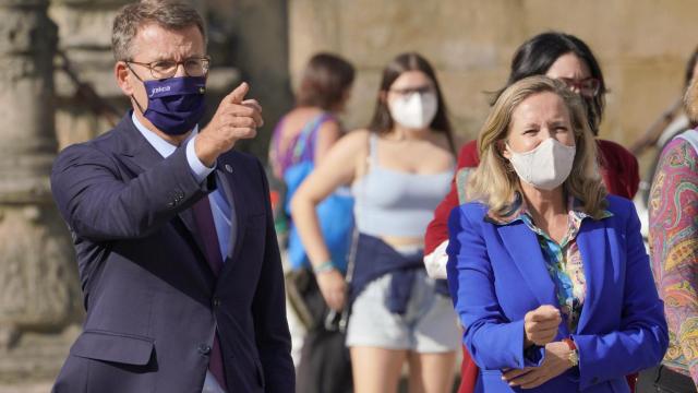 Nadia Calviño junto a Alberto Núñez Feijóo cuando era presidente de Galicia en septiembre de 2021.