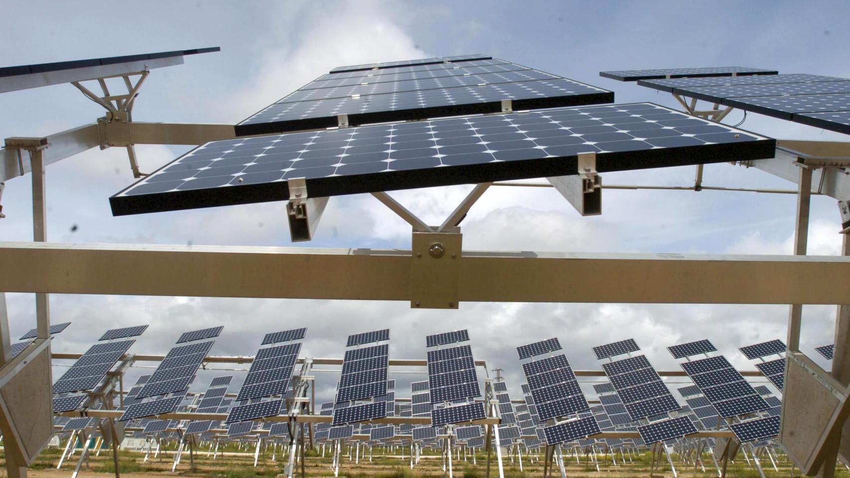 Instalación de placas fotovoltaicas, en imagen de archivo.