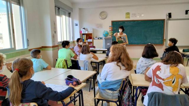 El profesor Daniel Gabaldón propone repartir más las vacaciones en lugar de concentrarlas. En la imagen, una aula de tercero de ESO en la Comunidad Valenciana.
