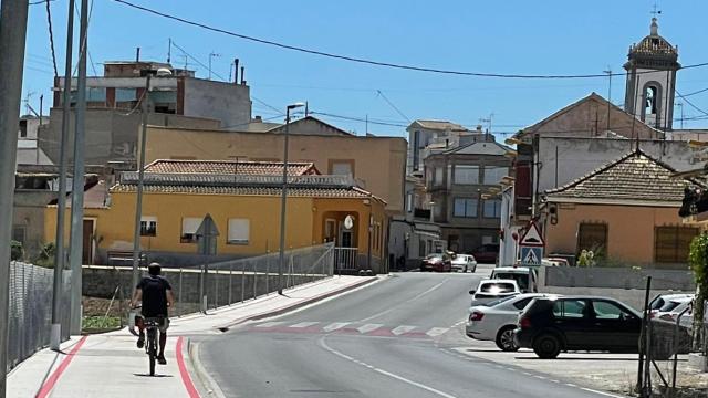 La consellera Rebeca Torró destaca la inversión para nuevas vías ciclopeatonales en Alicante.