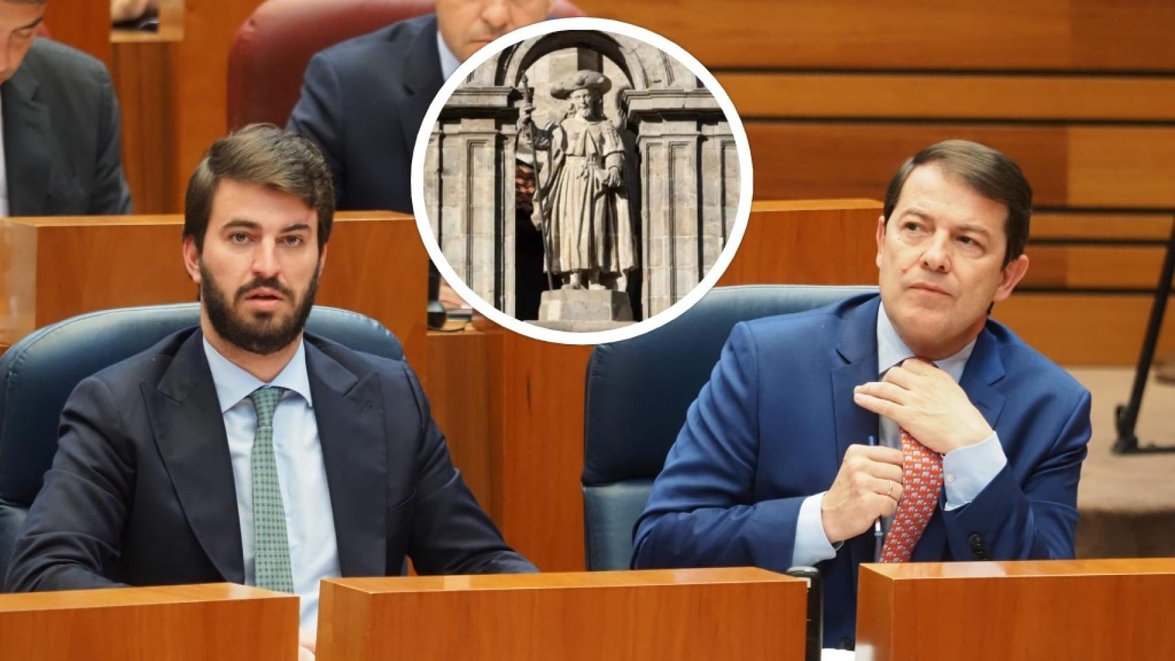 El vicepresidente de la Junta, Juan García-Gallardo, y el presidente, Alfonso Fernández Mañueco, durante un pleno de las Cortes.
