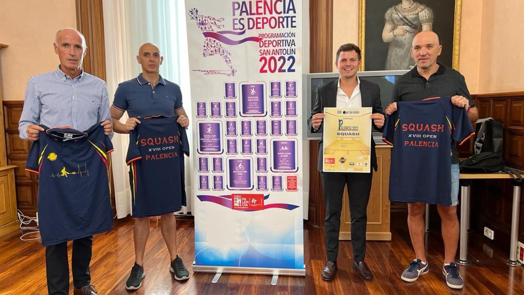 El concejal de deportes, Víctor Torres, en la presentación de esta mañana la XVIII edición del Open Nacional de Squash San Antolín