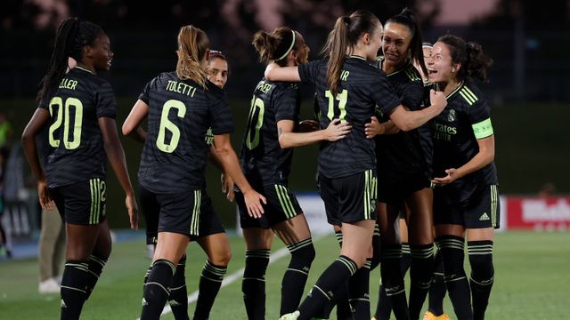 Las jugadores del Real Madrid Femenino celebran un gol en la Champions