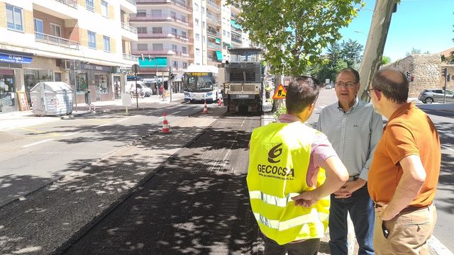 Renovación del firme del Paseo San Vicente.