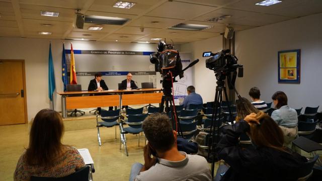 El consejero de Ciencia, Innovación y Universidad, Borja Sánchez, y el director general de Innovación, Investigación y Transformación Digital, Iván Aitor Lucas.