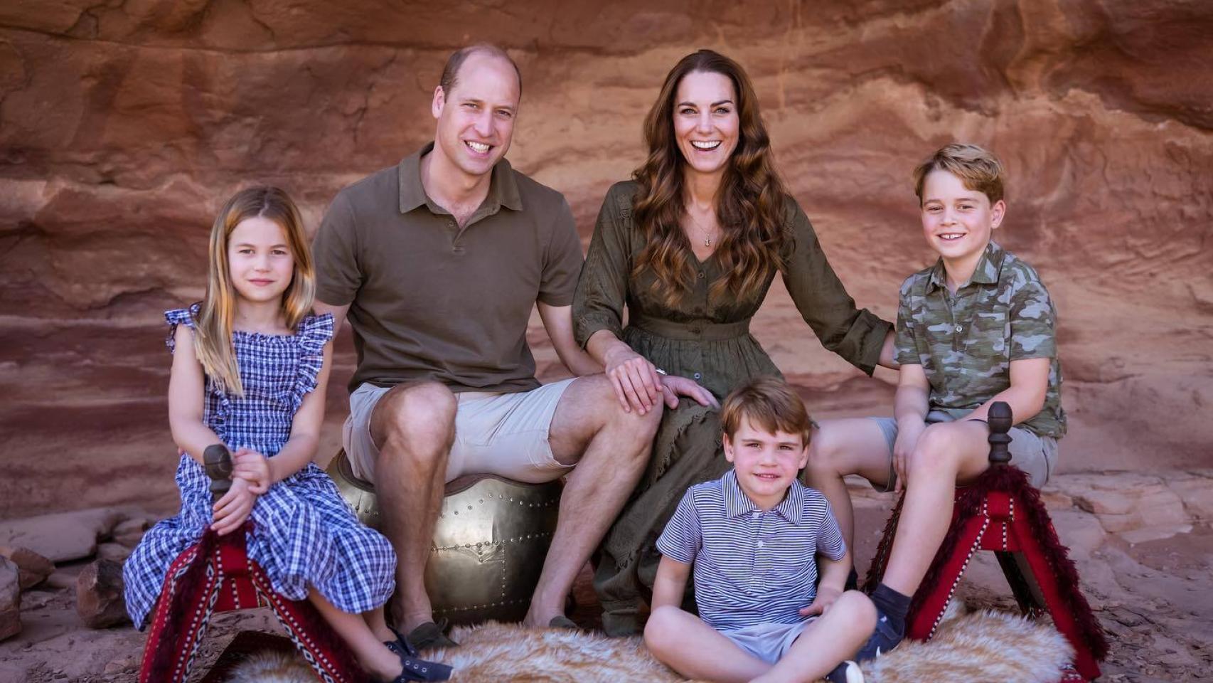 Los duques de Cambridge con sus hijos.