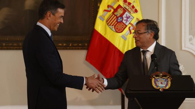 El presidente de Colombia, Gustavo Petro, junto al presidente del Gobierno, Pedro Sánchez, este 24 de agosto en Bogotá (Colombia)