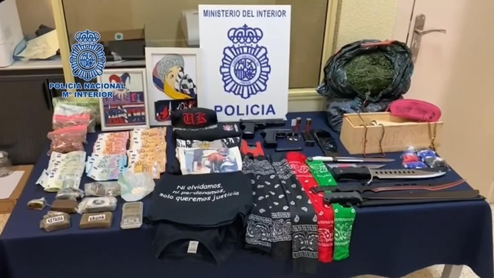 Material incautado durante la desarticulación del 'coro' de los DDP en Alcobendas (Madrid).