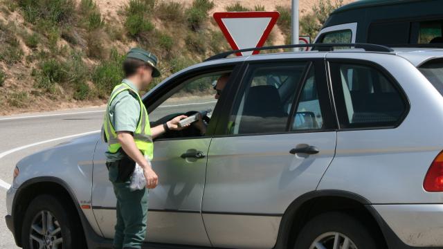 Una imagen de un control de alcoholemia realizado por la Benemérita.