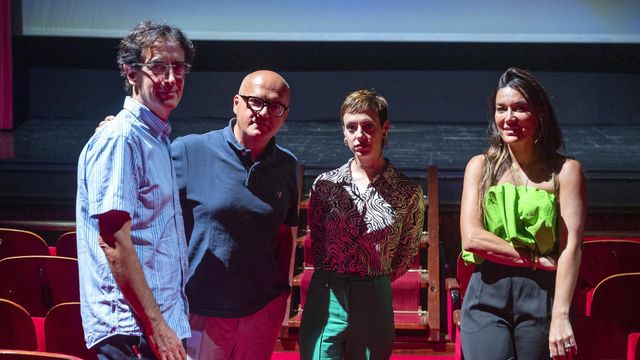 Manuel Baltar, presidente de la Diputación de Ourense, acompañado del director de cine Ángel De La Cruz y de las actrices Estíbaliz Veiga y Paula Chaves.