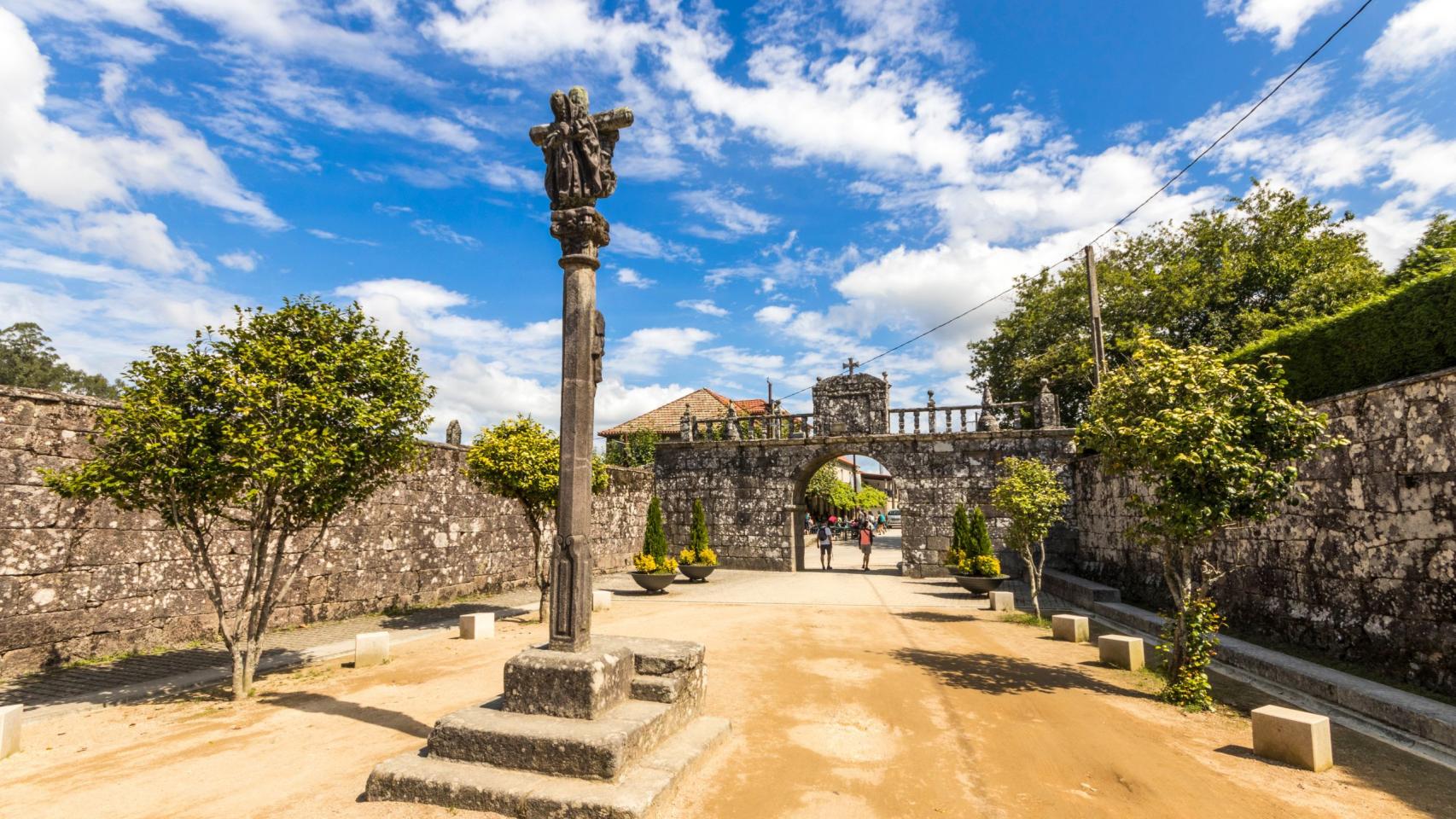 Entrada al Monasterio de la Armenteira, Meis.