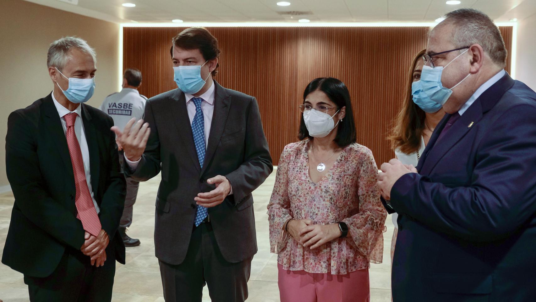La ministra de Sanidad, Carolina Darias, en una visita al hospital de Salamanca.