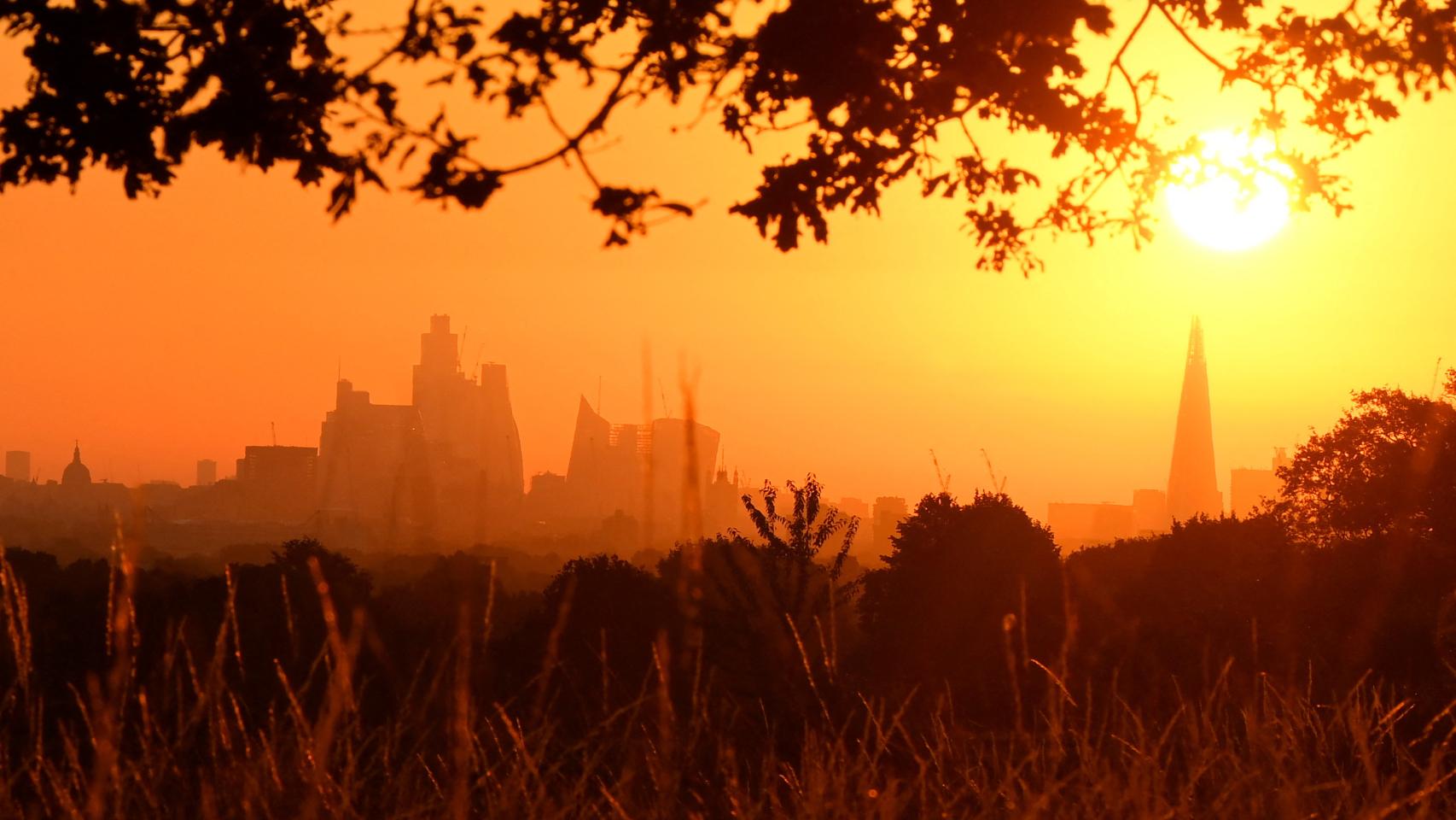 El sol sobre el 'skyline' de Londres