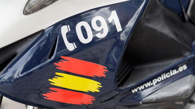 Tres encapuchados revientan la entrada de un centro comercial y roban en una tienda en Lugo