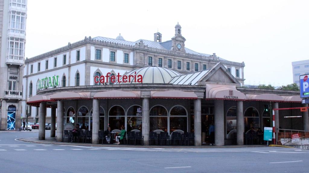 Exterior de la Cafetería Manhattan, situada en la plaza de Pontevedra de A Coruña.