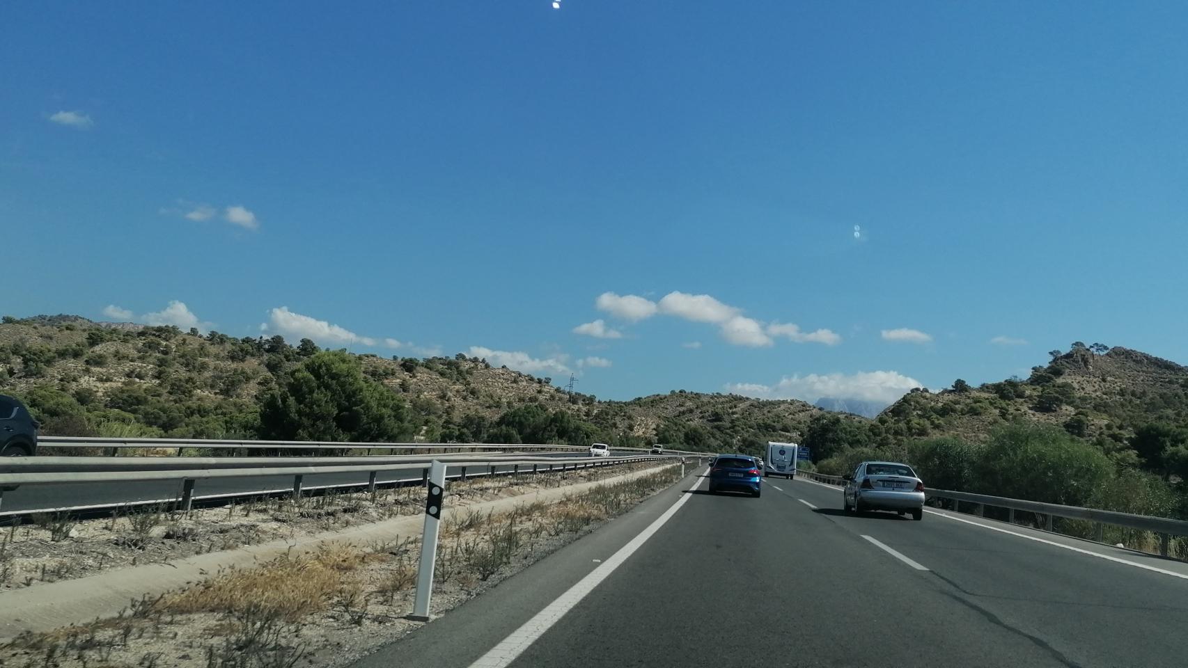El accidente mortal se ha producido en la A-7, en la imagen, a la altura de Senija.