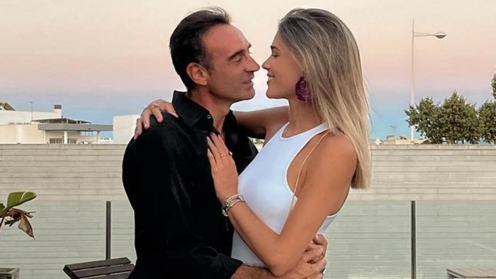 Imágenes del día: la reaparición de Ana Soria, novia de Enrique Ponce, que 'destapa' su última decisión