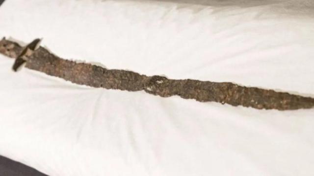 Una imagen de la espada recuperada.