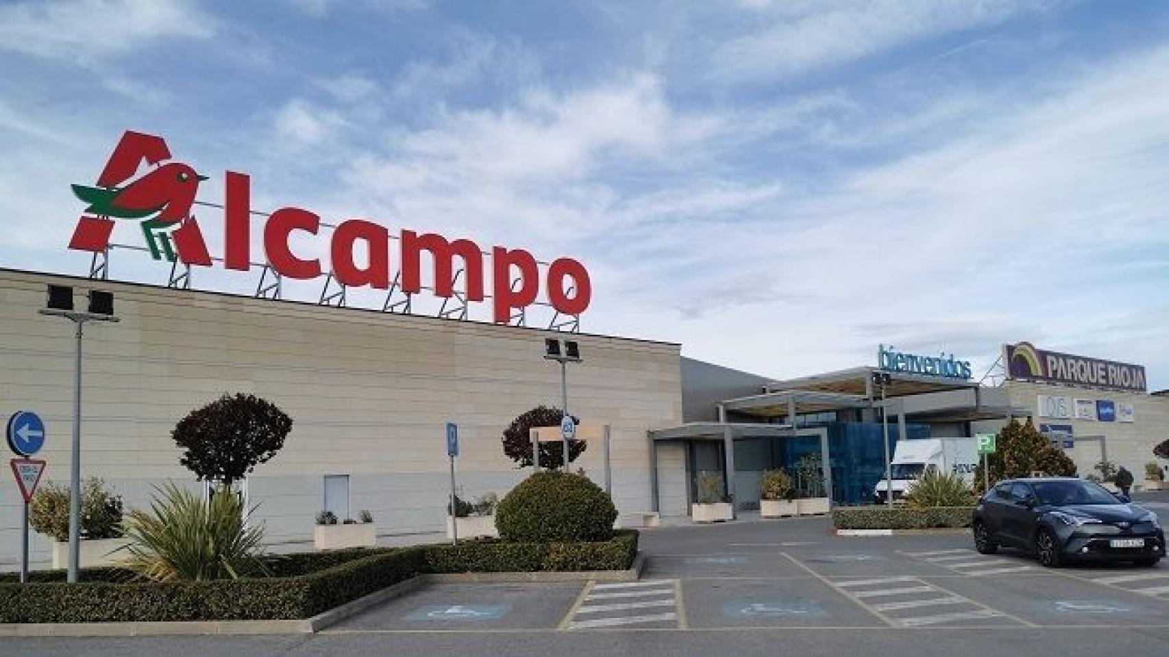 Fachada de un Alcampo.