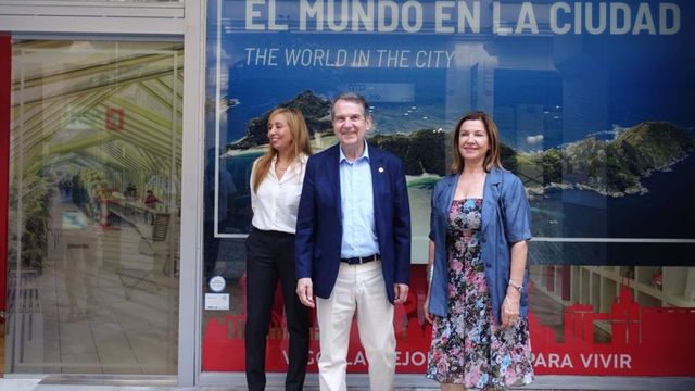 Inauguración de la nueva Oficina de Turismo de Vigo, en López de Neira.
