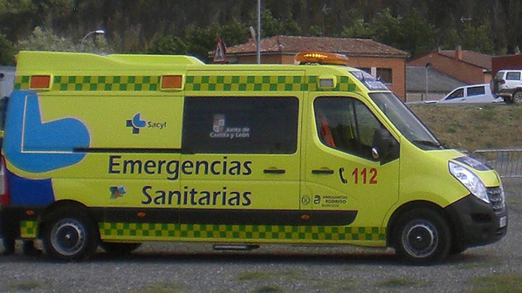 Imagen de archivo de una ambulancia medicalizada de Sacyl
