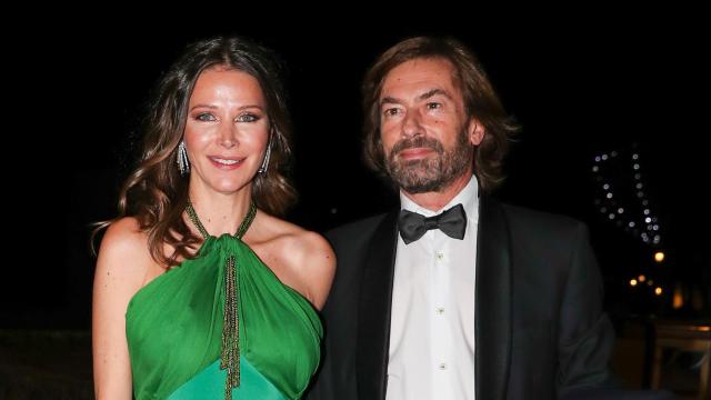 Esther Doña y el juez Santiago Pedraz en un evento público en Madrid, en diciembre de 2021.