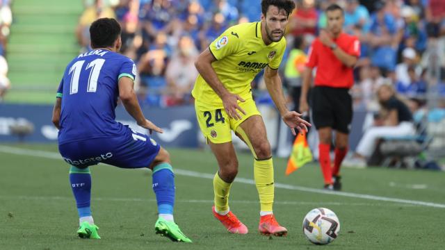 Pedraza es presionado en una jugada por Aleñá