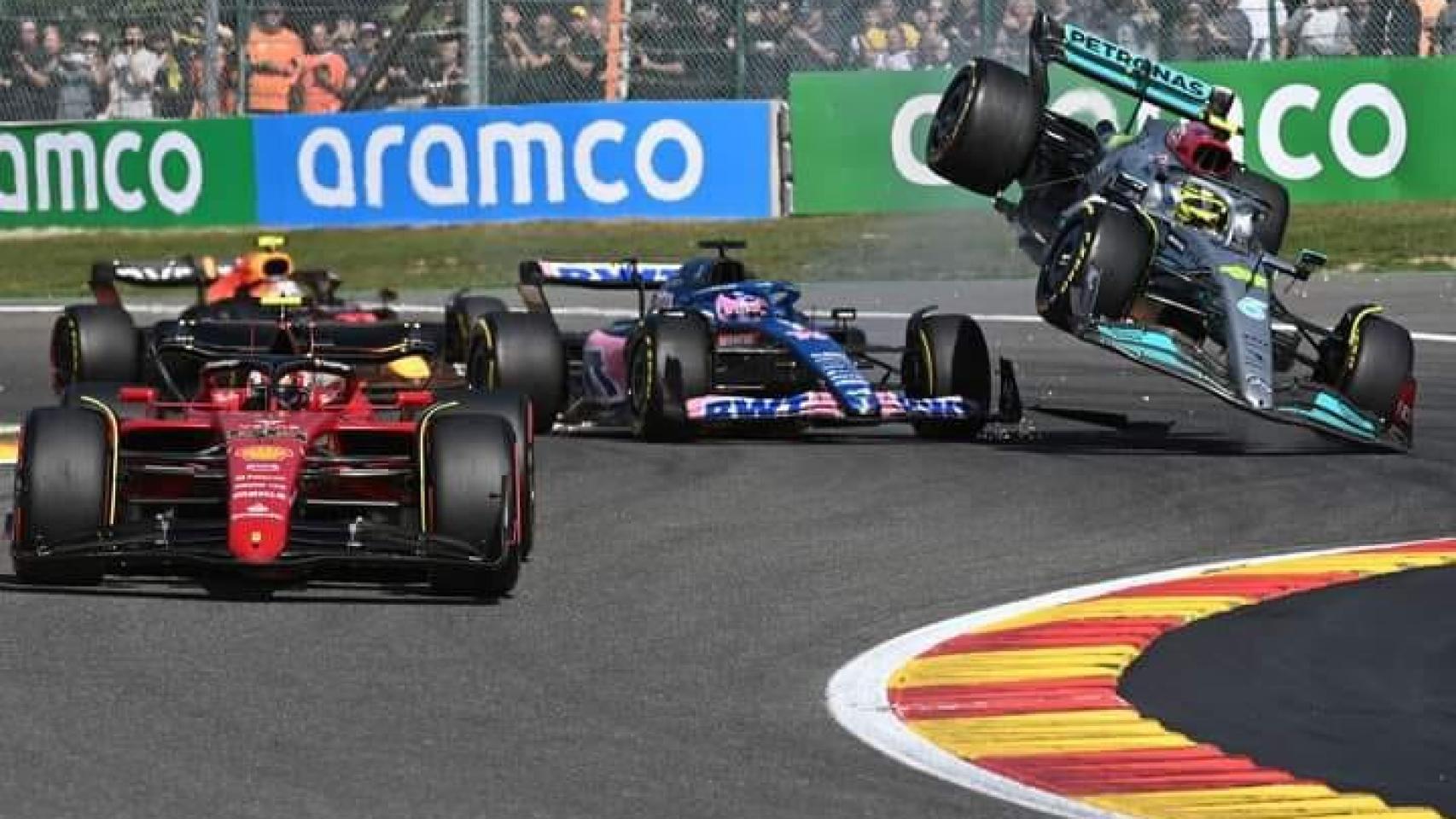 Así fue el tremendo pique entre Fernando Alonso y Hamilton en el Gran Premio de Bélgica
