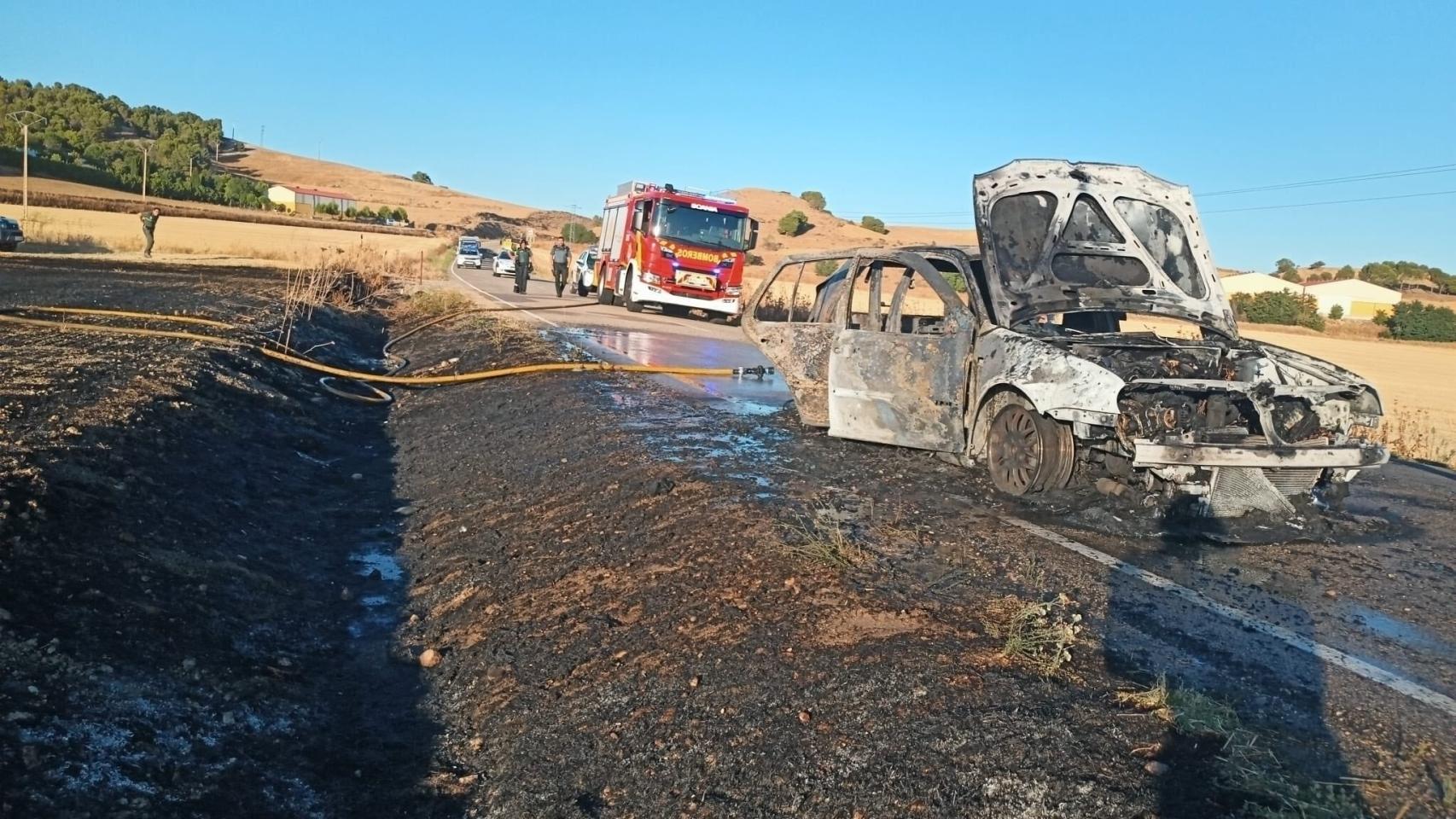 Coche incendiado en Simancas