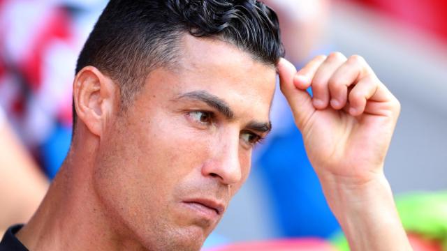 Cristiano Ronaldo en el banquillo de Old Trafford en un partido del Manchester United