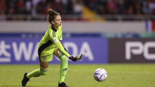 La portera Adriana Nanclares durante un partido del Mundial sub-20
