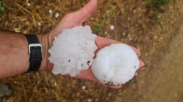 Grandes piedras de granizo.