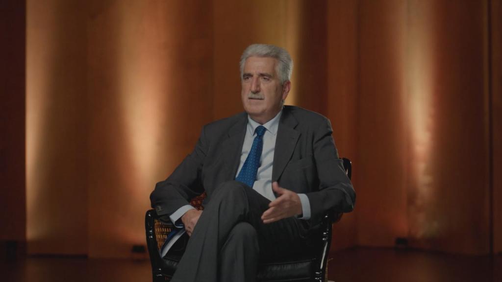 Luis Mario Aparcero, actual alcalde de Chipiona, defiende a Rocío Carrasco en la docuserie.