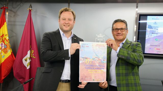 El vicealcalde y concejal de Cultura y Feria, Vicente Casañ, presenta el cartel del concurso