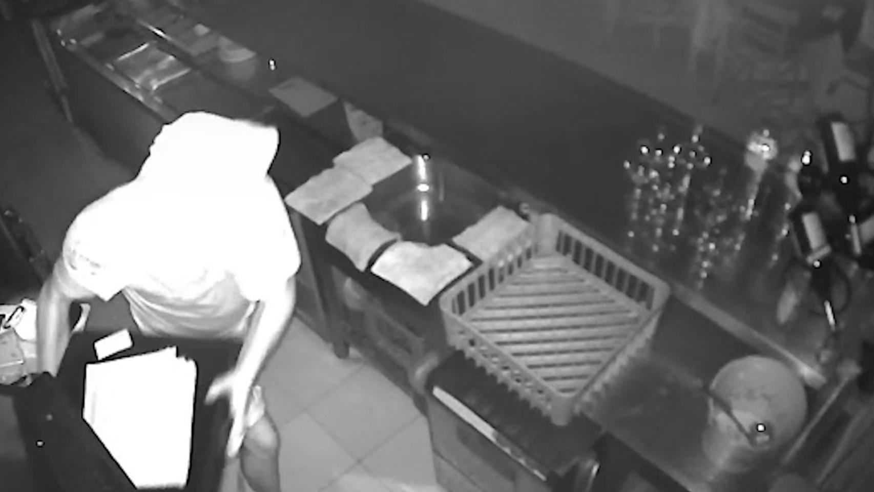 Dos detenidos por robo con fuerza en un bar de Azuqueca de Henares. Fotos: Guardia Civil