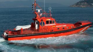 Remolcan hasta Viveiro (Lugo) a un pesquero a la deriva a 16 millas de Estaca de Bares