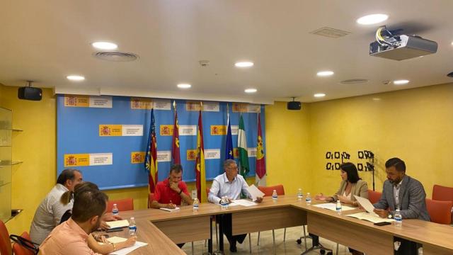 Reunión del Gobierno municipal de Orihuela con la CHS.