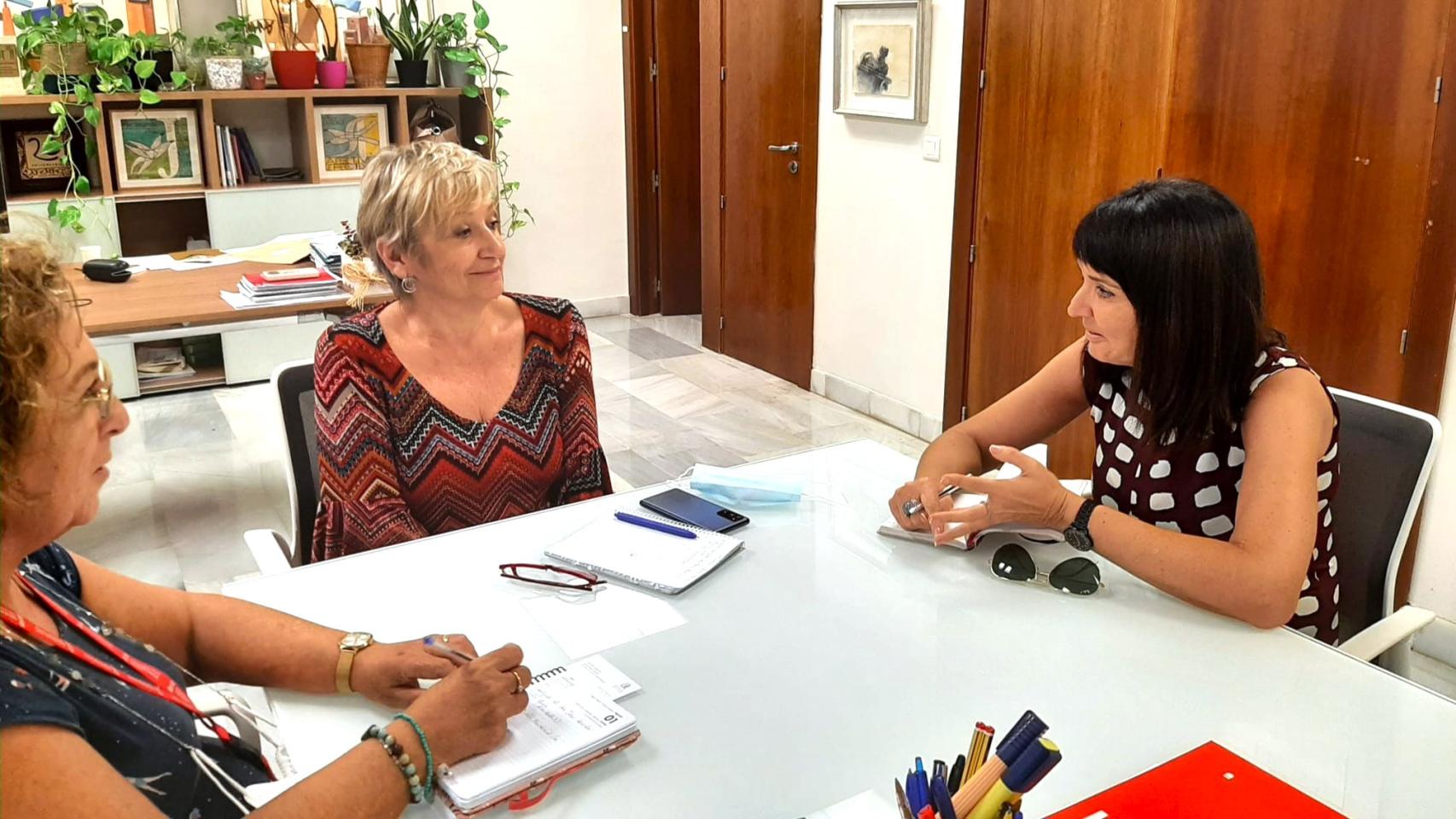 Lloria y García Layunta de la Conselleria de Sanidad con Parra, concejala en Sant Joan.