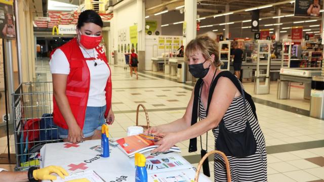 Recogida de material escolar en Carrefour para las familias vulnerables de Zamora